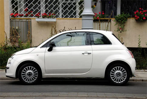weißer Fiat 500 – Beispiel für Gebrauchtwagenankauf Wilhelmshaven